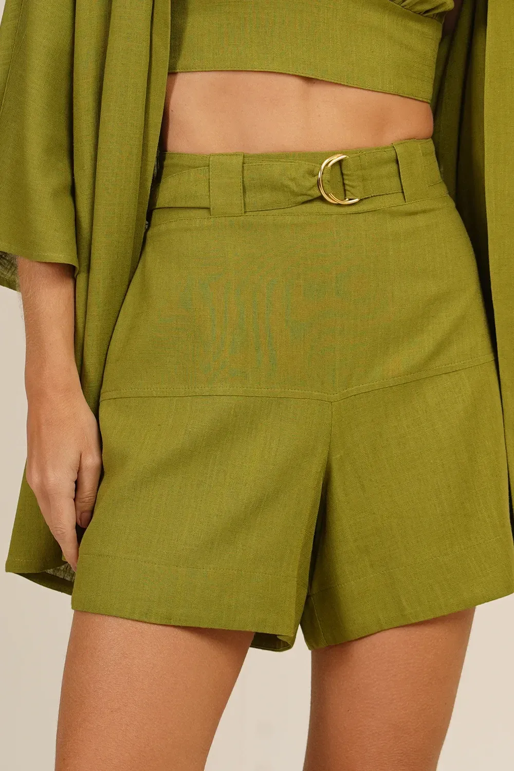 SHORT-RECORTE-COM-FAIXA