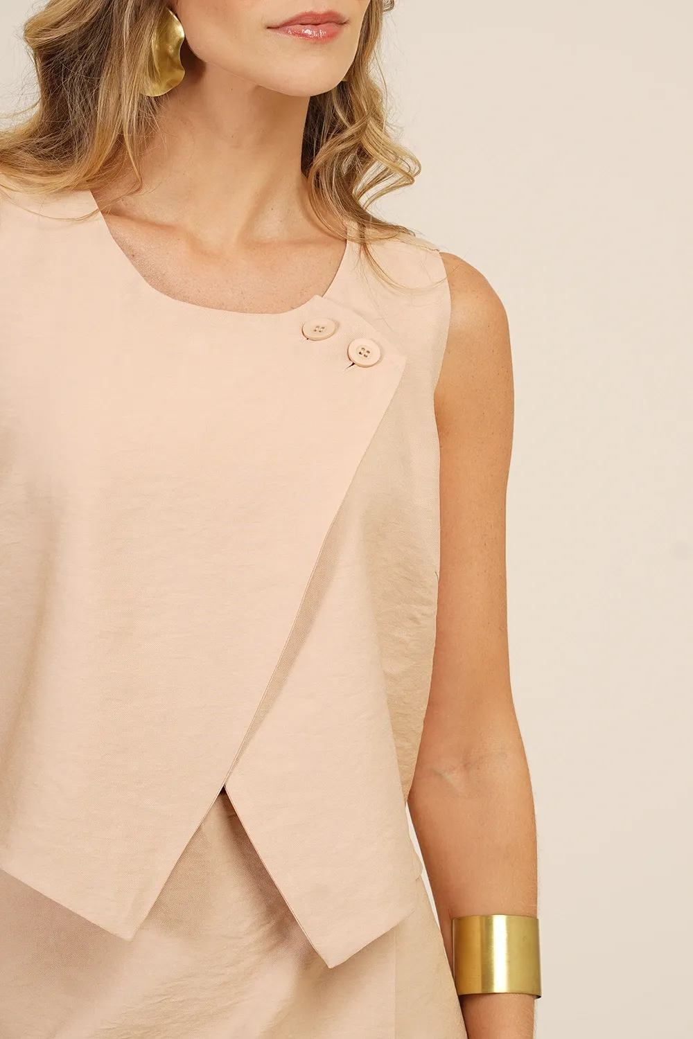 COLETE-DOIS-BOTOES-RECORTES