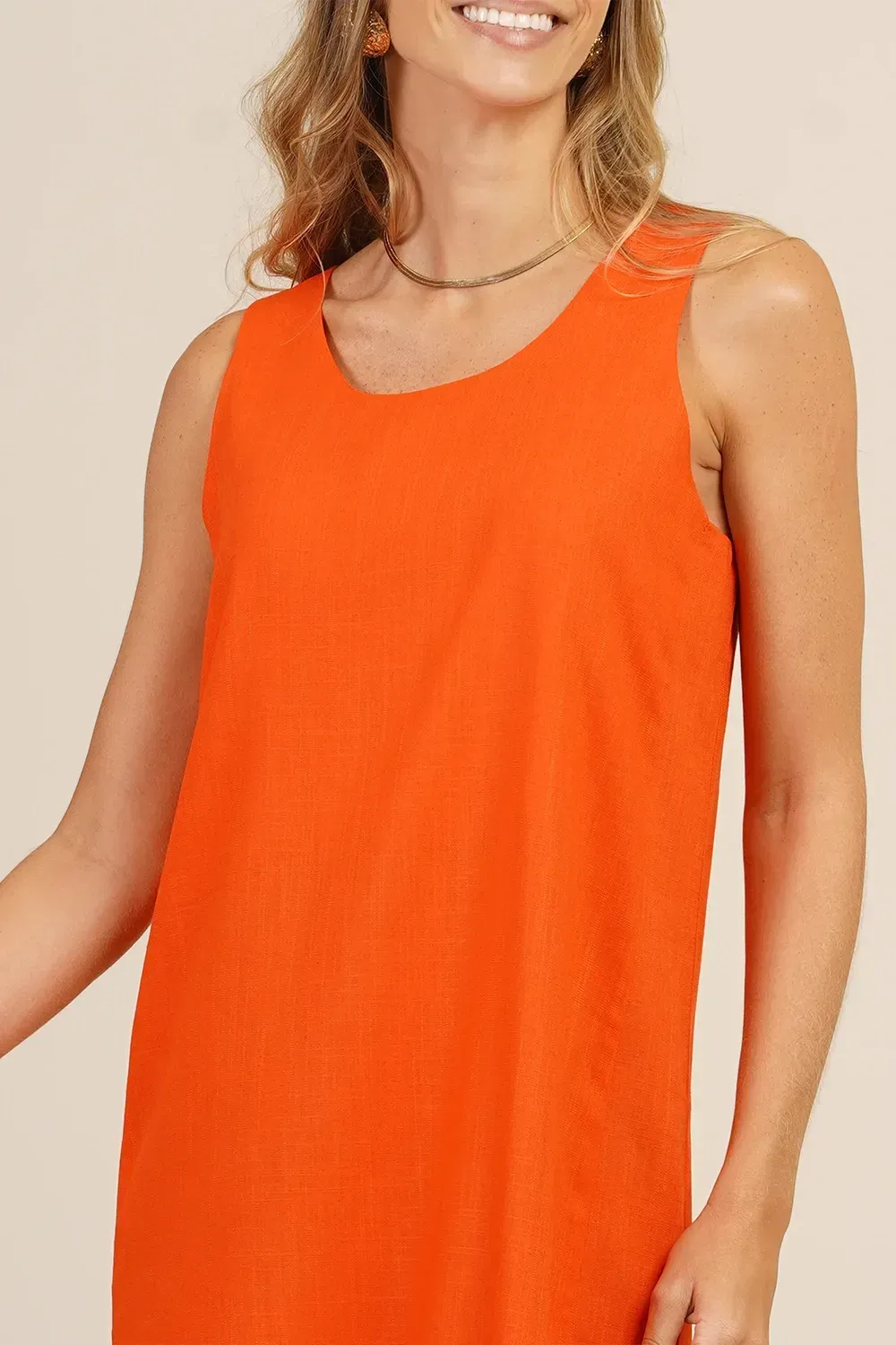 VESTIDO-COM-DEGRAU-LATERAL