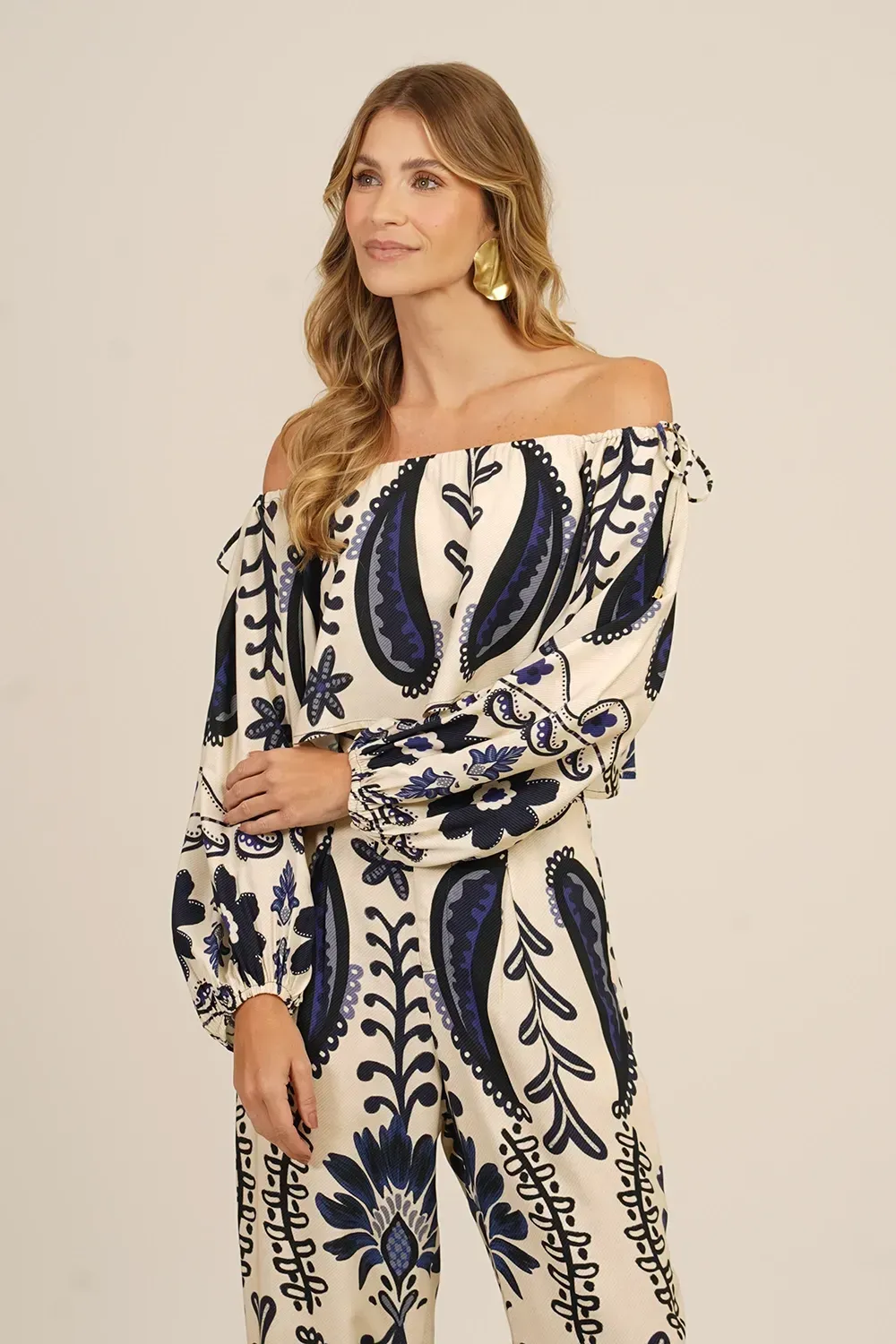 CROPPED-OMBRO-A-OMBRO-ESTAMPA-VERANEIO