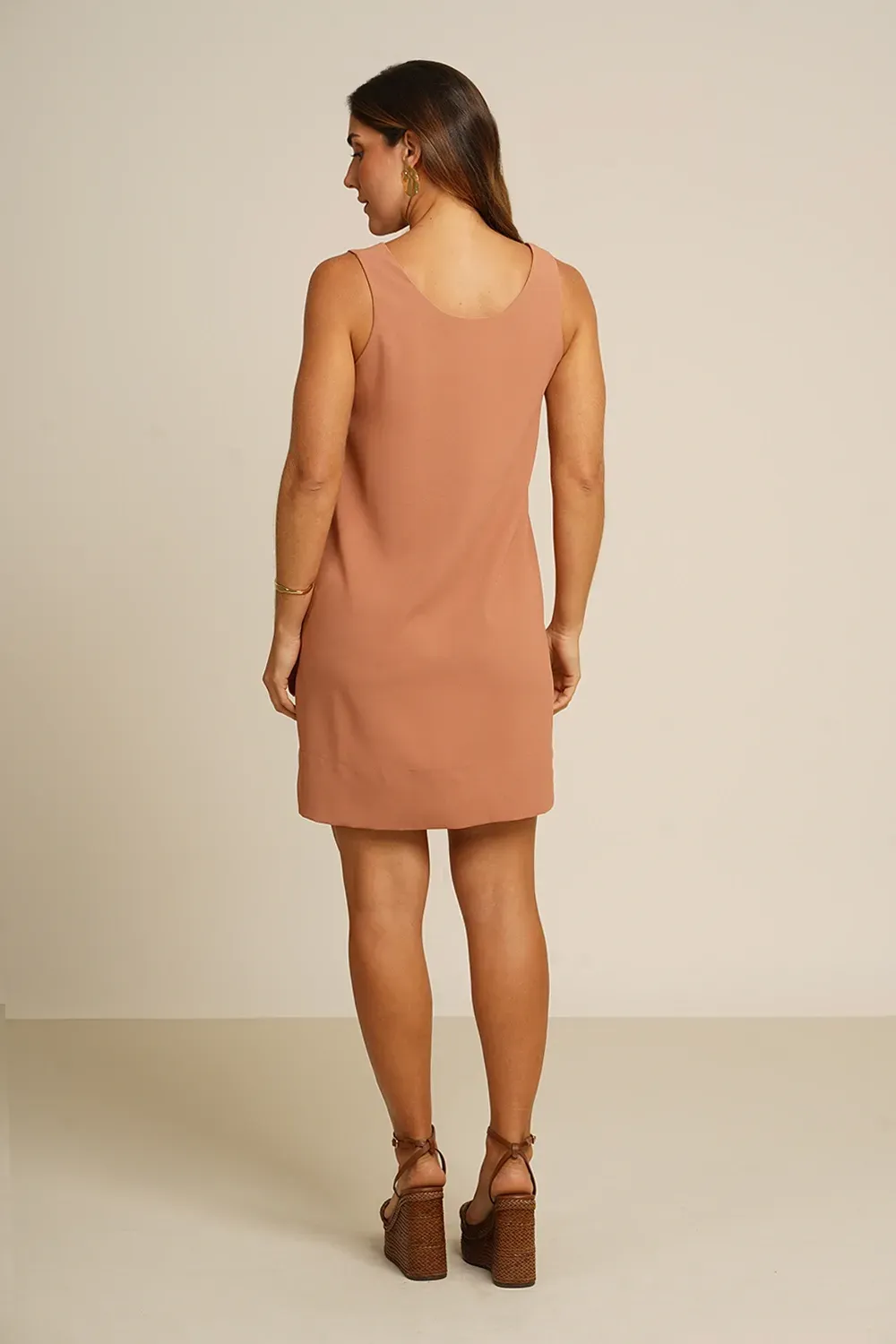 VESTIDO-DEGRAU-LATERAL