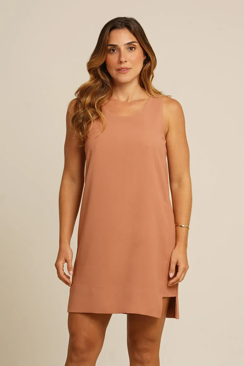 VESTIDO-DEGRAU-LATERAL