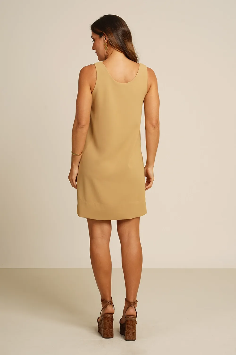 VESTIDO-DEGRAU-LATERAL