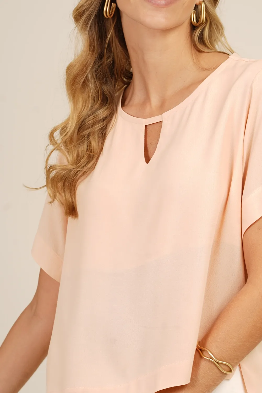 BLUSA-TIRA-NO-DECOTE