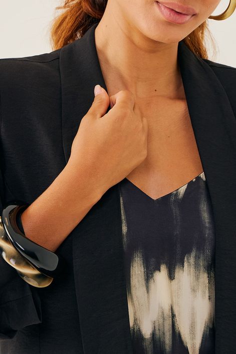BLAZER-ALFAIATARIA-LISO-DETALHE-MANGA