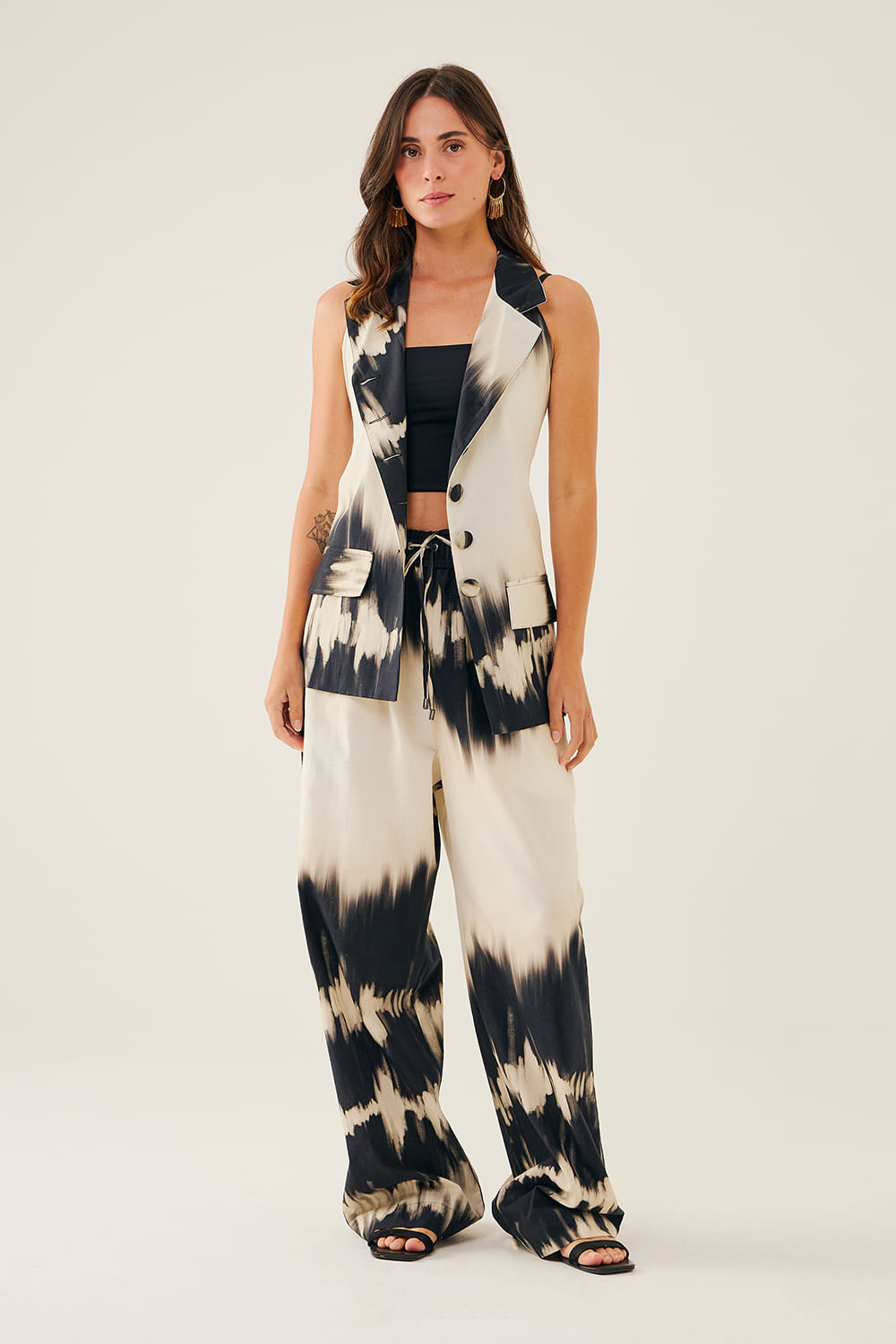 CALCA-COM-ELASTICO-NA-CINTURA