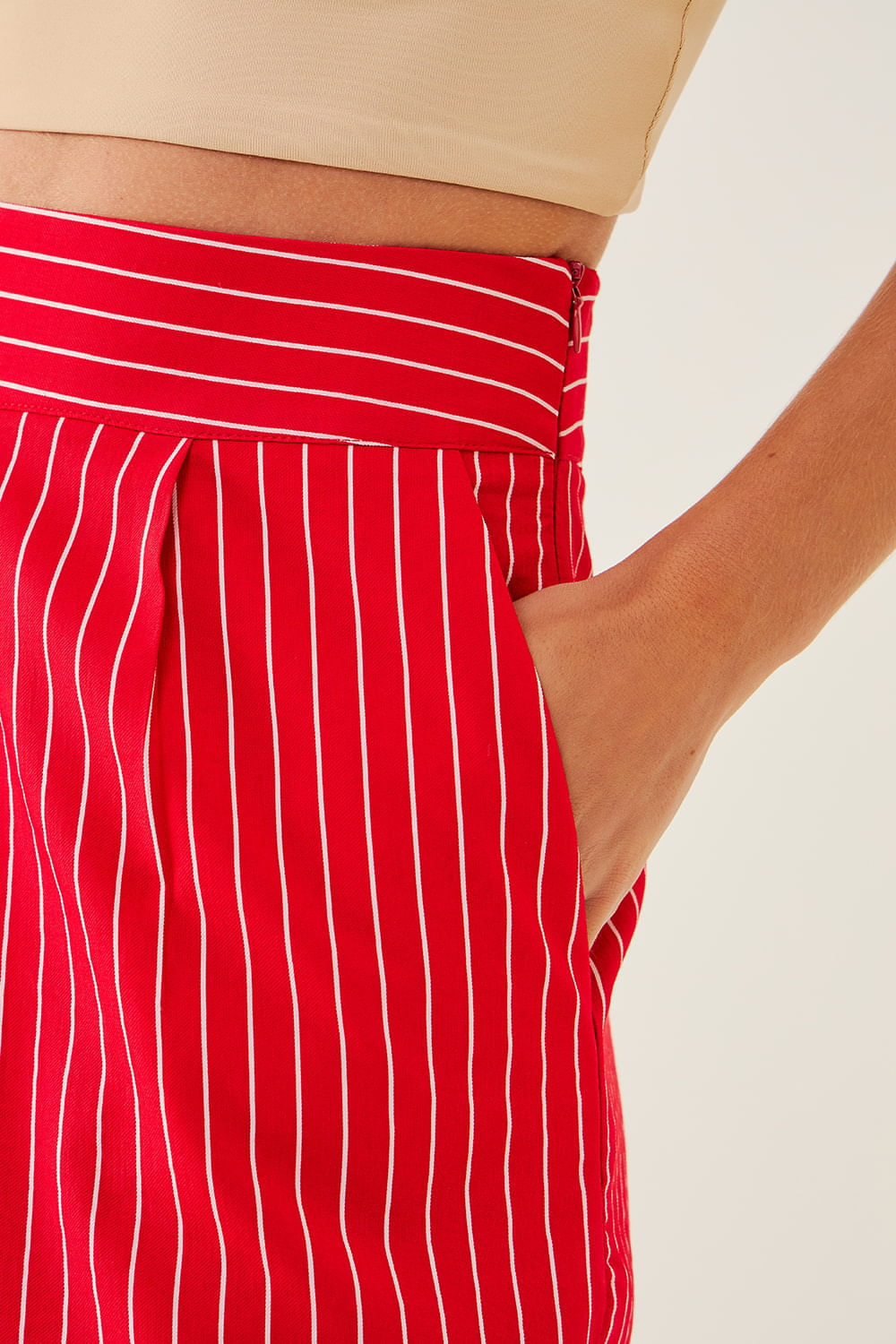 SHORT-LISTRAS-VERMELHO