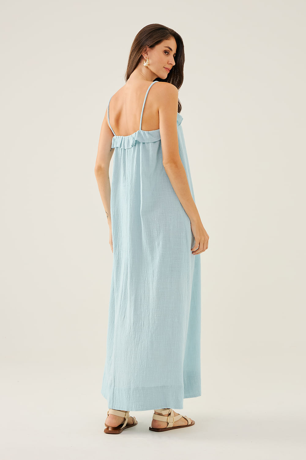 VESTIDO-LONGO-COM-ALCAS-FINAS-E-BABADO