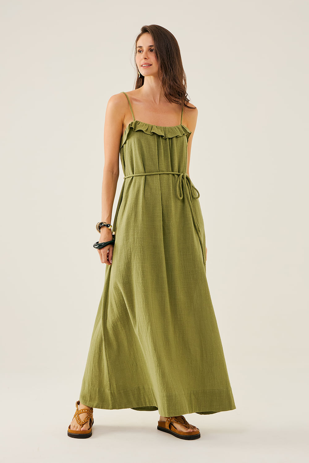 VESTIDO-LONGO-COM-ALCAS-FINAS-E-BABADO