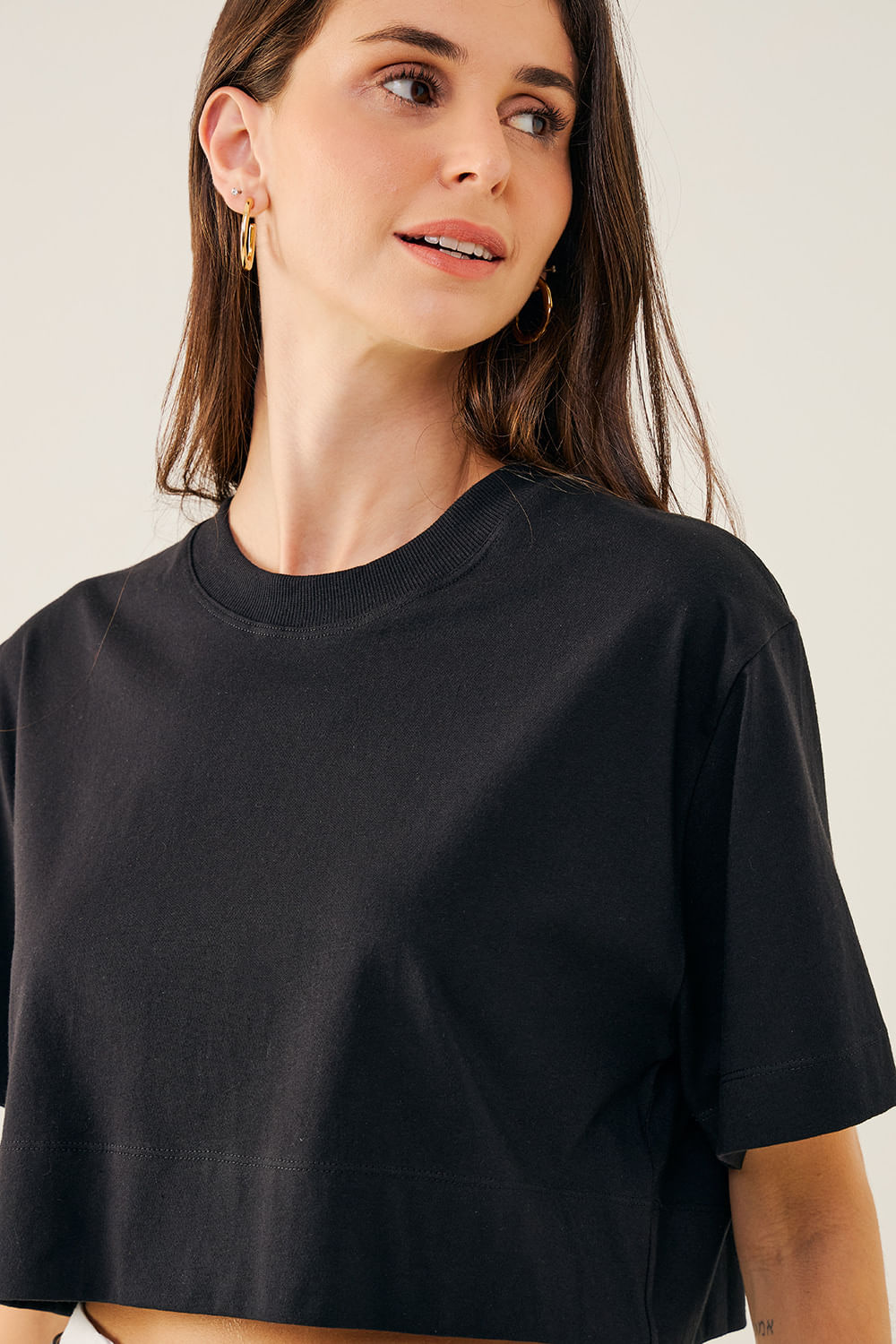 BLUSA-CROPPED-COM-BAINHA-LARGA