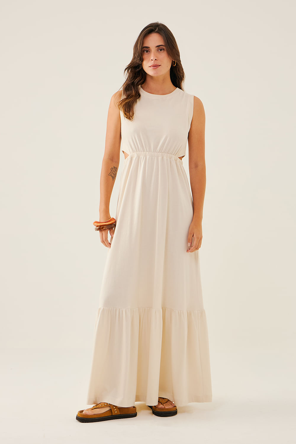 VESTIDO-LONGO-COM-ABERTURA-LATERAL