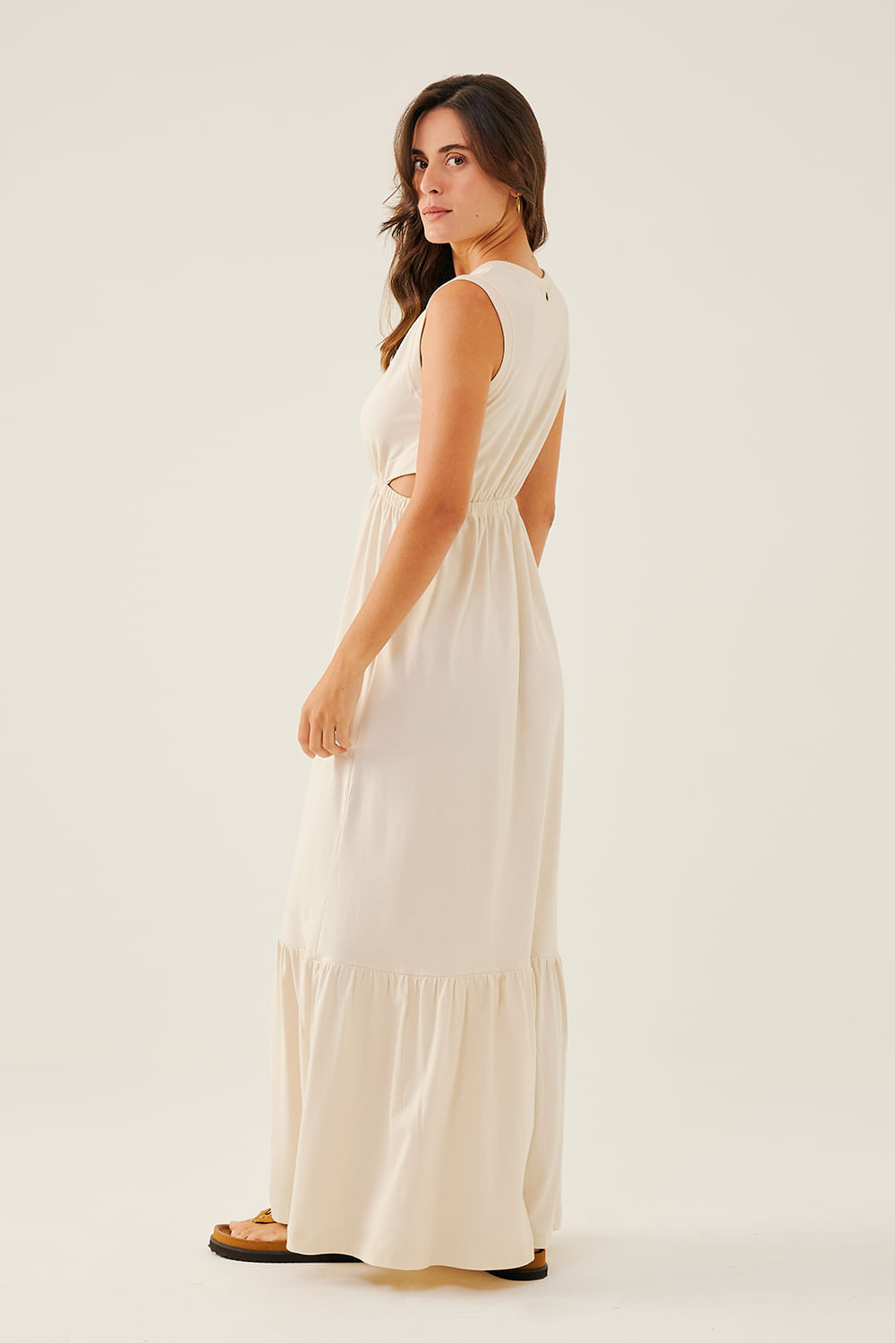 VESTIDO-LONGO-COM-ABERTURA-LATERAL