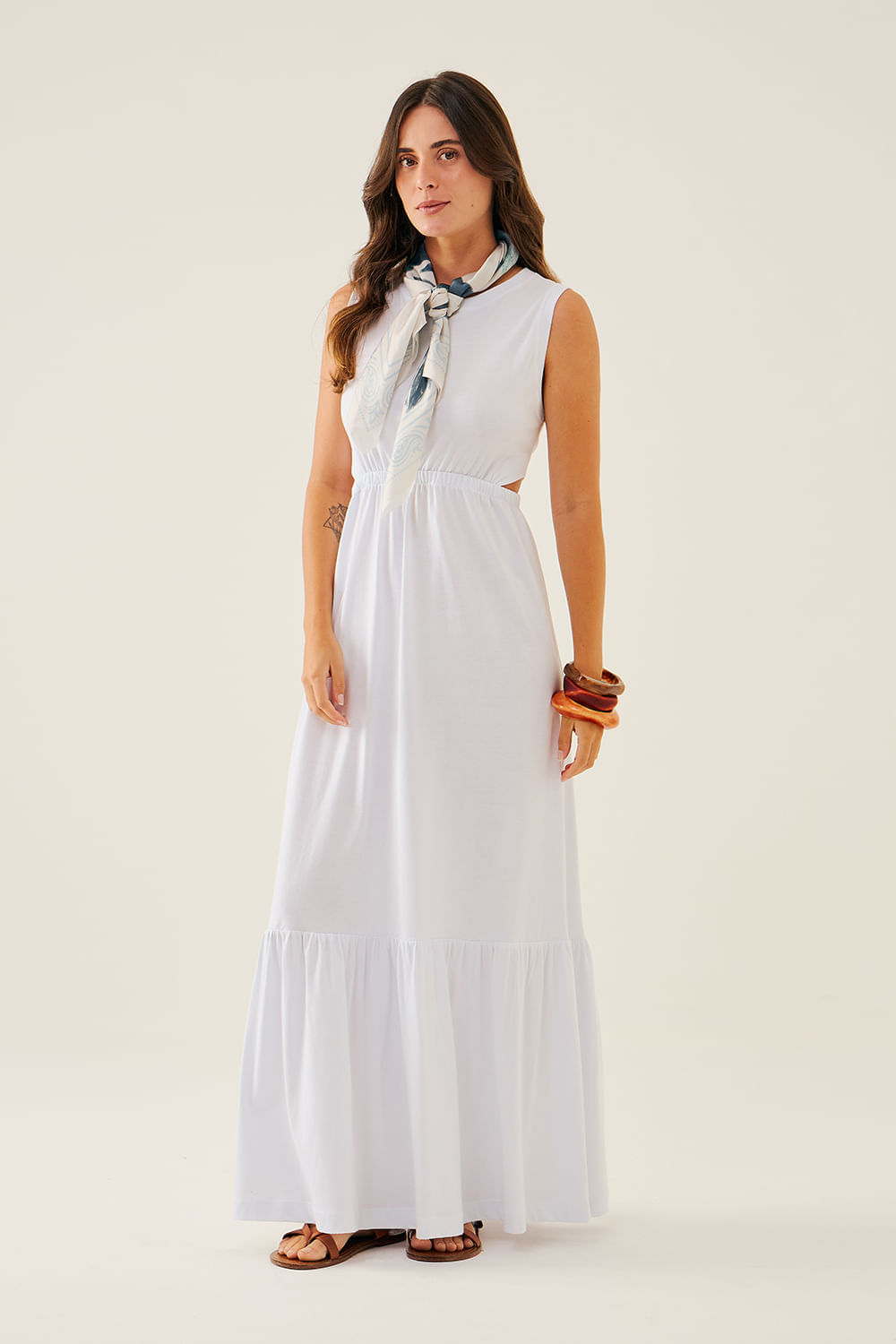 VESTIDO-LONGO-COM-ABERTURA-LATERAL