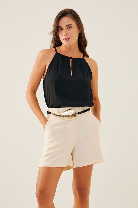 CAMISETA-COM-GOTA-NO-DECOTE