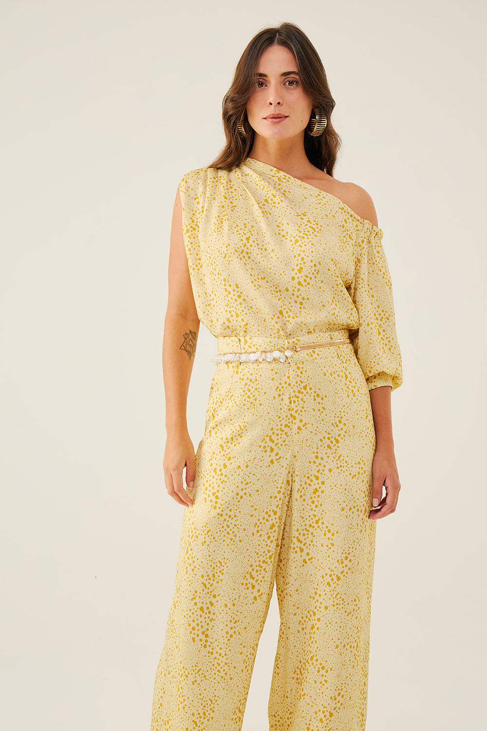 BLUSA-COM-DETALHE-OMBRO