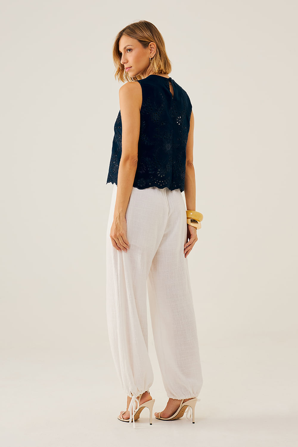 CALCA-COM-AMARRACAO-NO-TORNOZELO