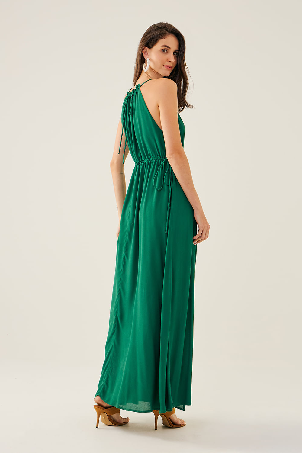 VESTIDO-LONGO-LISO-COM-DECOTE-HALTER