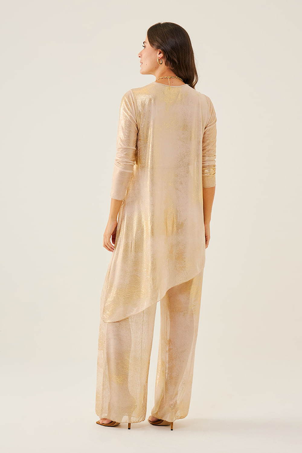 BLUSA-ASSIMETRICA-COM-BRILHO-DOURADO