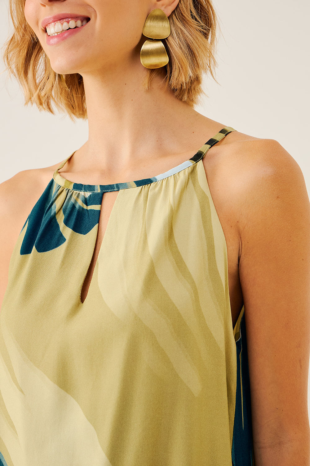 CAMISETA-DECOTE-GOTA