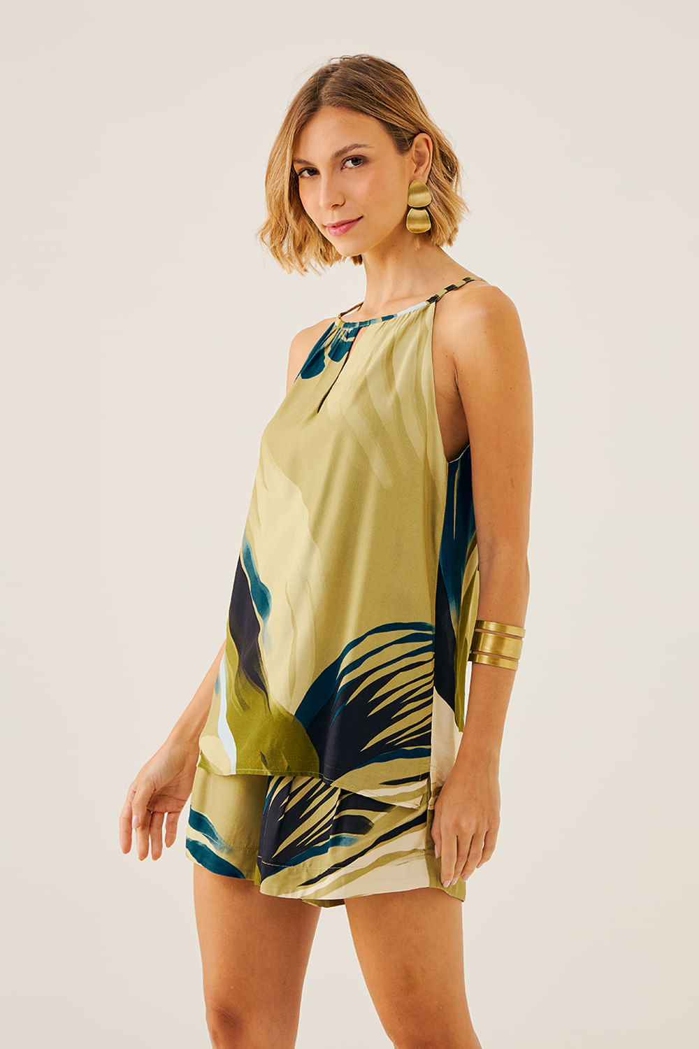 CAMISETA-DECOTE-GOTA