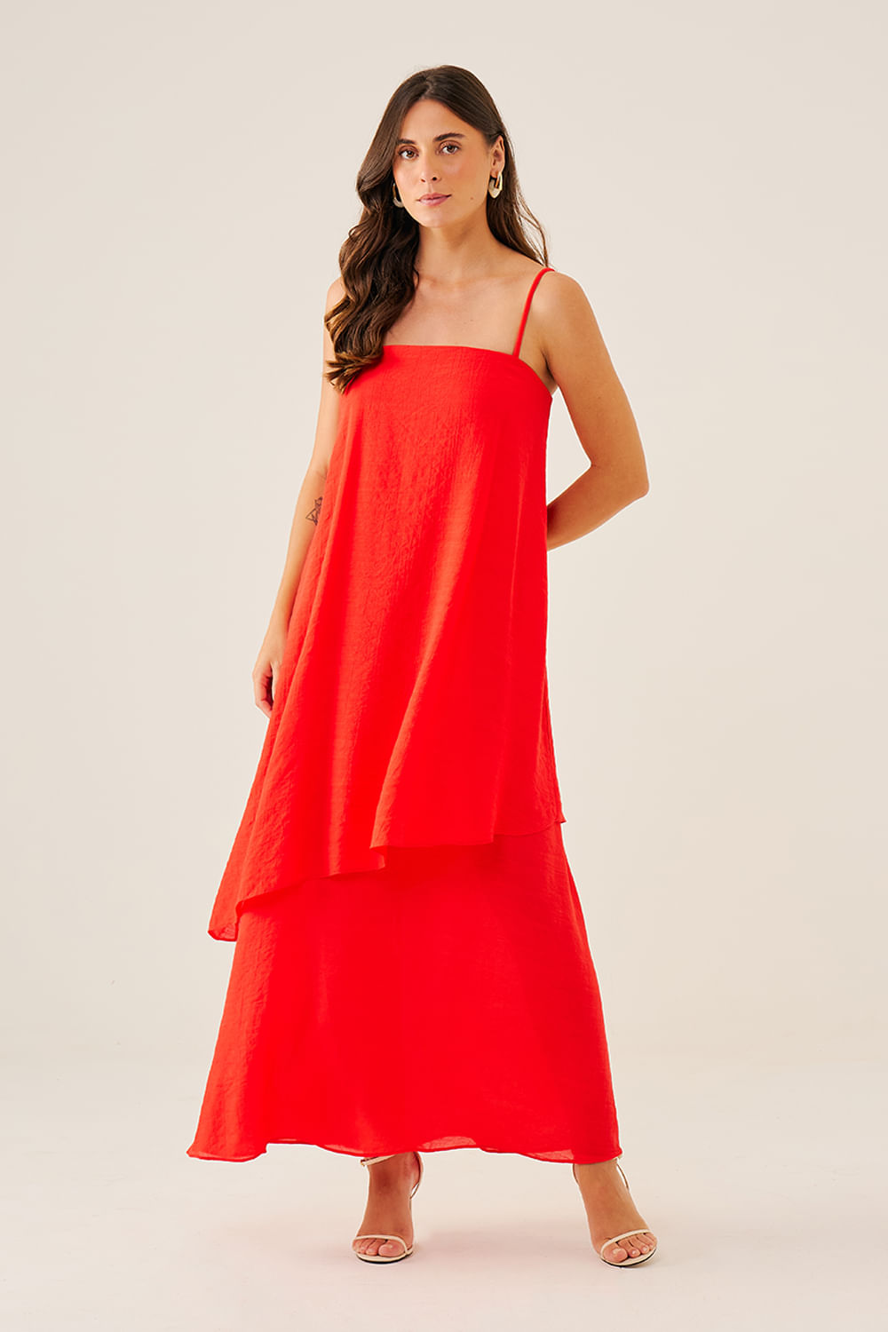 VESTIDO-LONGO-COM-CAMADAS