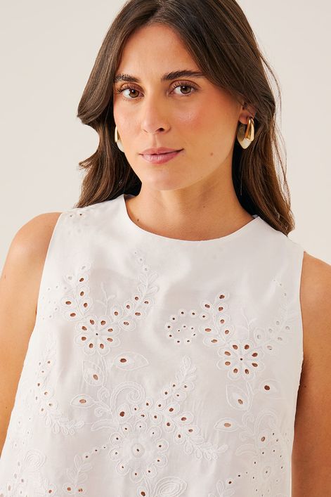 REGATA-COM-RECORTES-VAZADOS