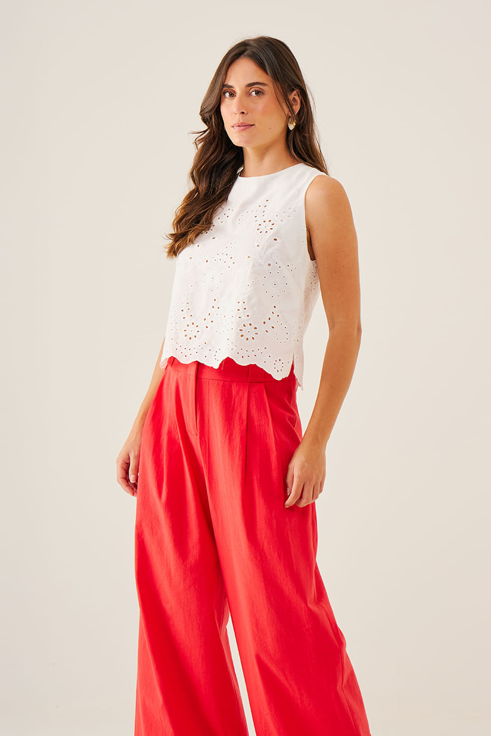 REGATA-COM-RECORTES-VAZADOS