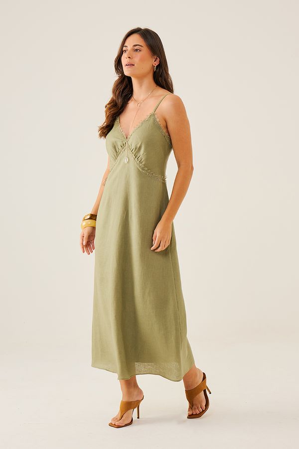 VESTIDO-MIDI-COM-RENDA-DELICADA