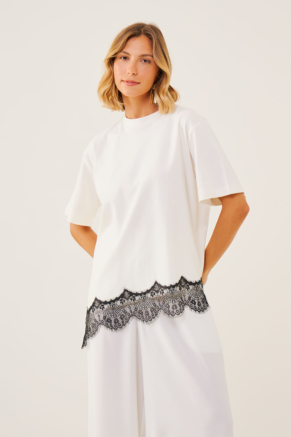 T-Shirt-Oversized-com-Barra-em-Renda