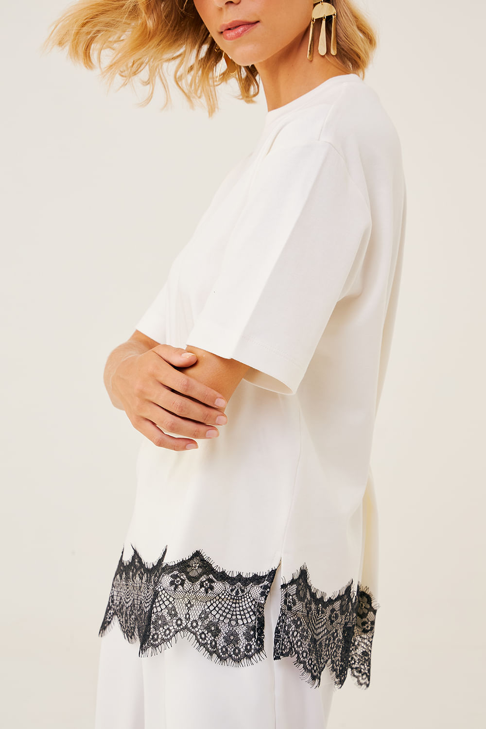 T-Shirt-Oversized-com-Barra-em-Renda