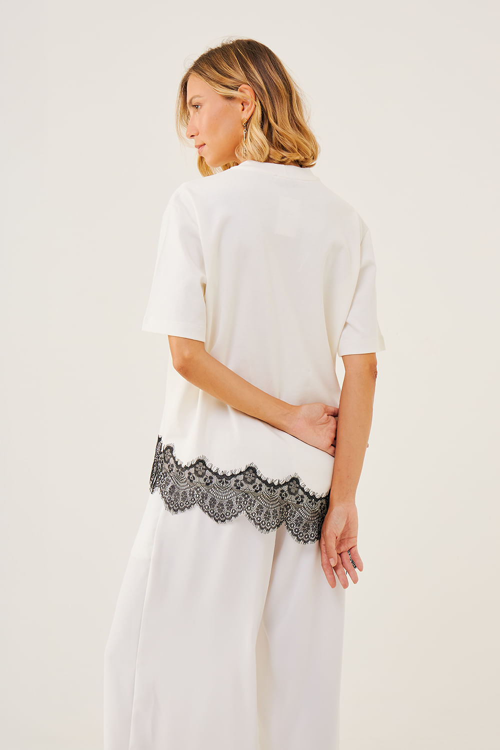 T-Shirt-Oversized-com-Barra-em-Renda