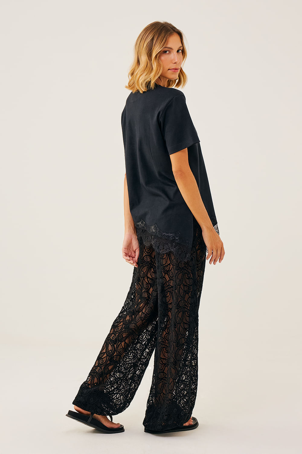 T-Shirt-Oversized-com-Barra-em-Renda