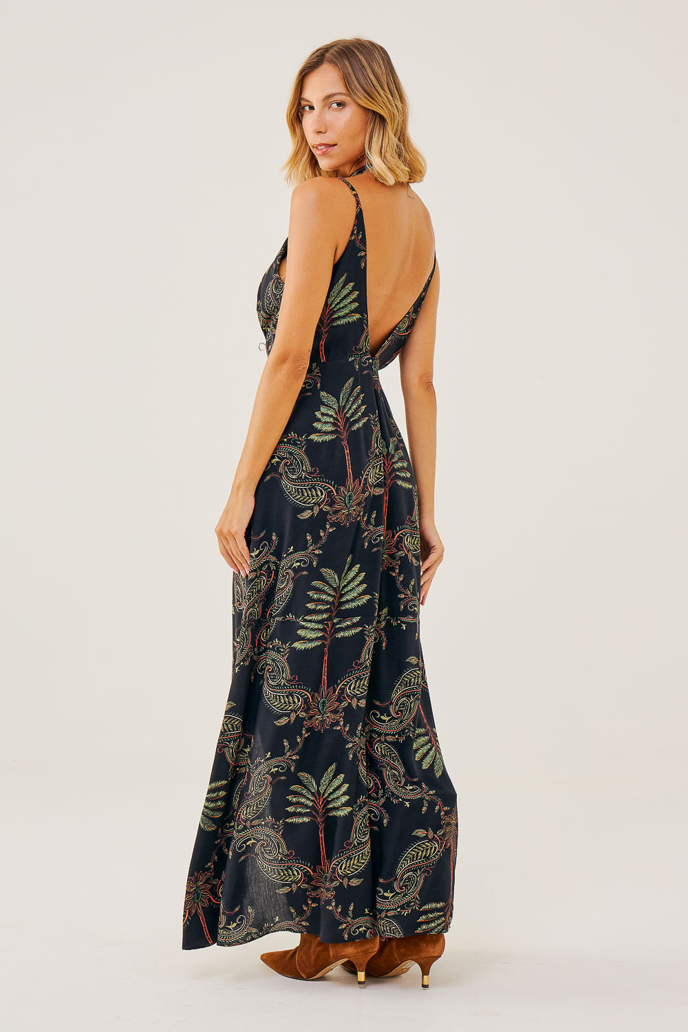 Vestido-Longo-com-Decote-nas-Costas