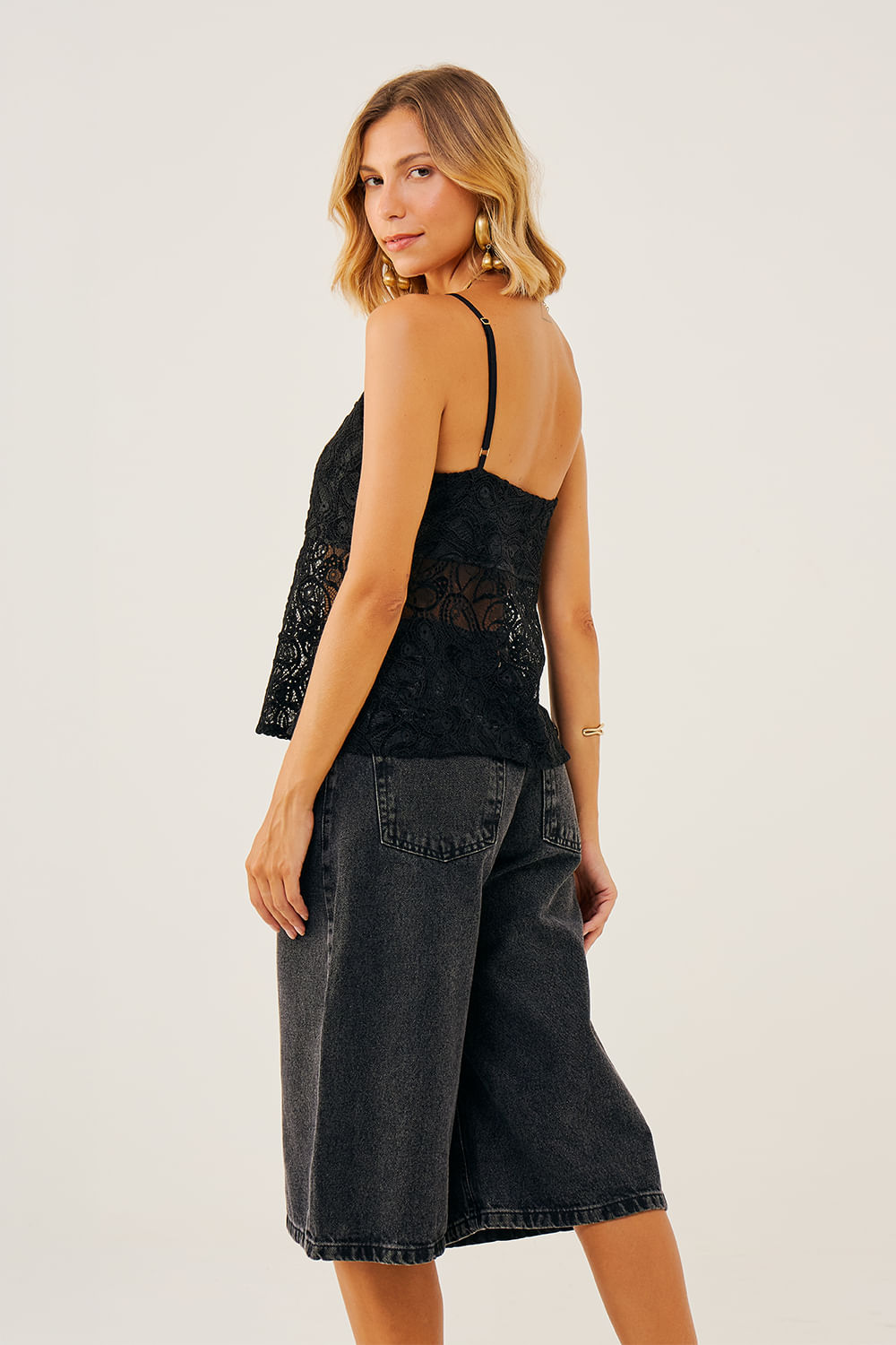 Regata-Feminina-em-Renda-com-Alcas-Delicadas