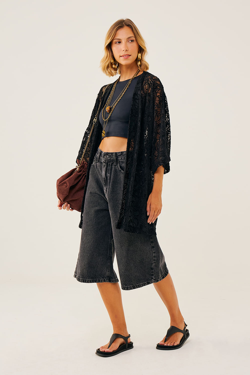 Kimono-de-Renda-Longo-com-Transparencia-e-Movimento