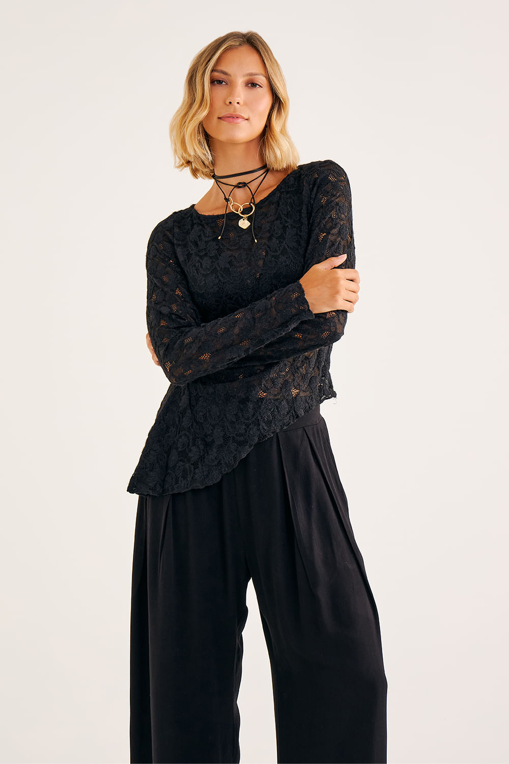 Blusa-em-Renda-Manga-Longa