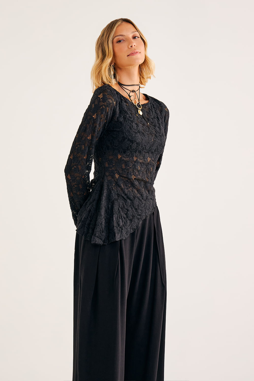 Blusa-em-Renda-Manga-Longa