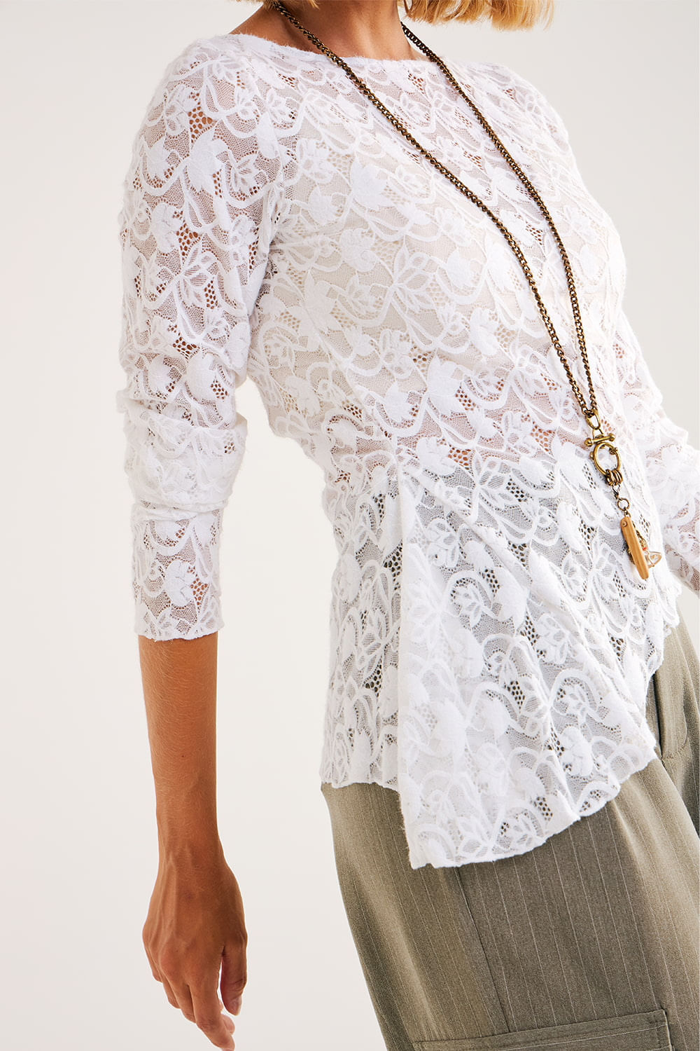 Blusa-em-Renda-Manga-Longa
