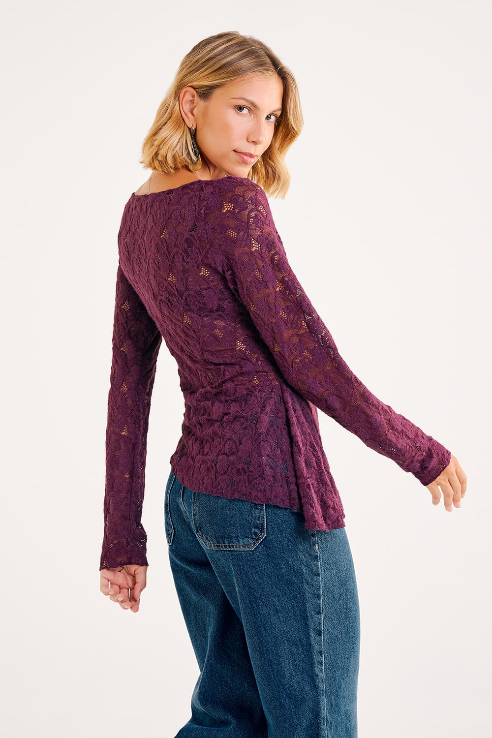 Blusa-em-Renda-Manga-Longa