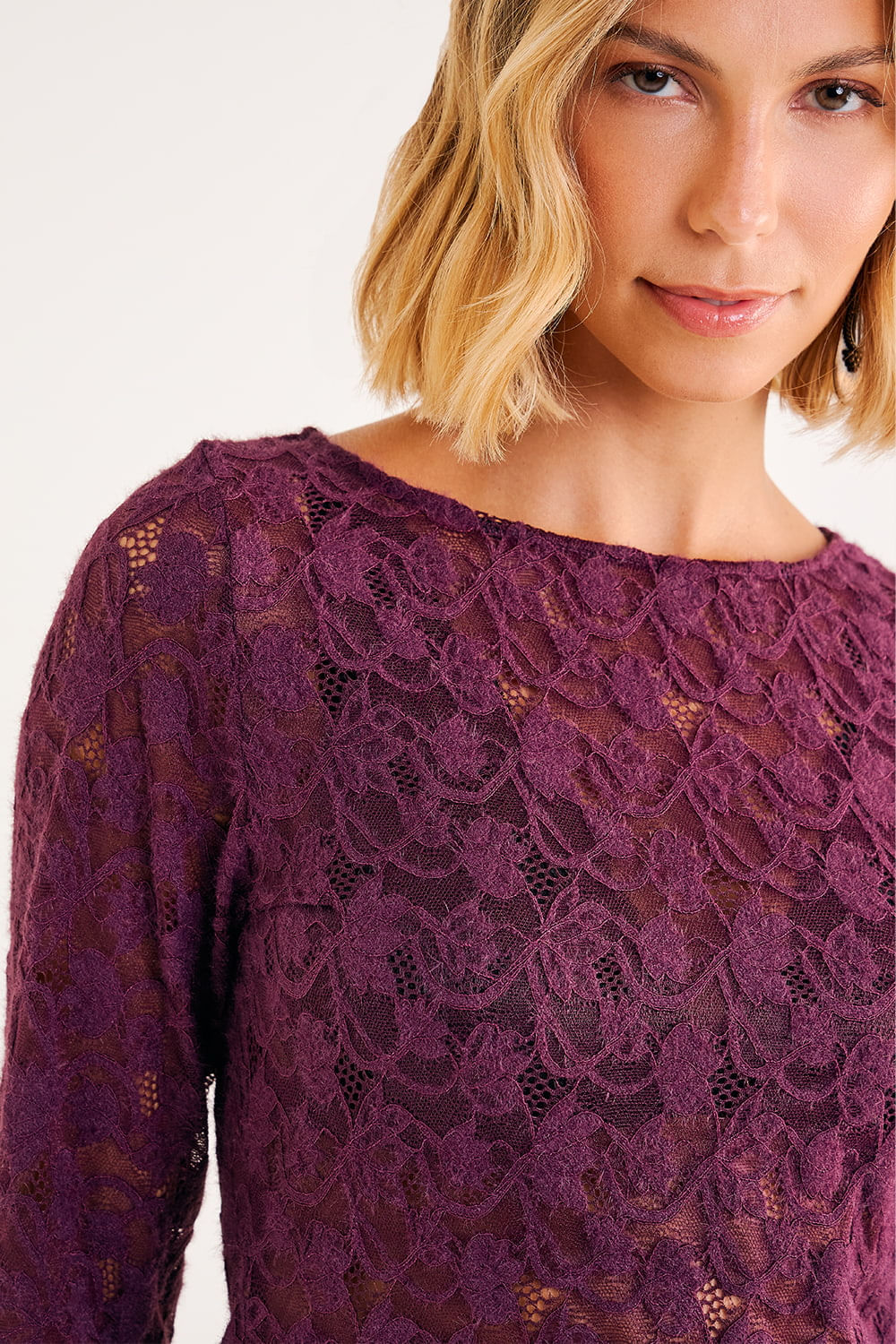 Blusa-em-Renda-Manga-Longa