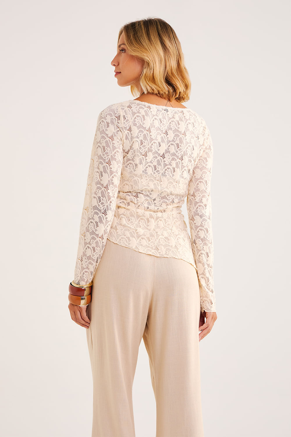 Blusa-em-Renda-Manga-Longa