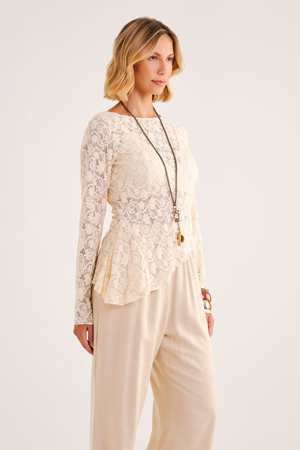 Blusa-em-Renda-Manga-Longa