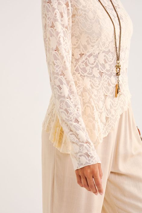 Blusa-em-Renda-Manga-Longa