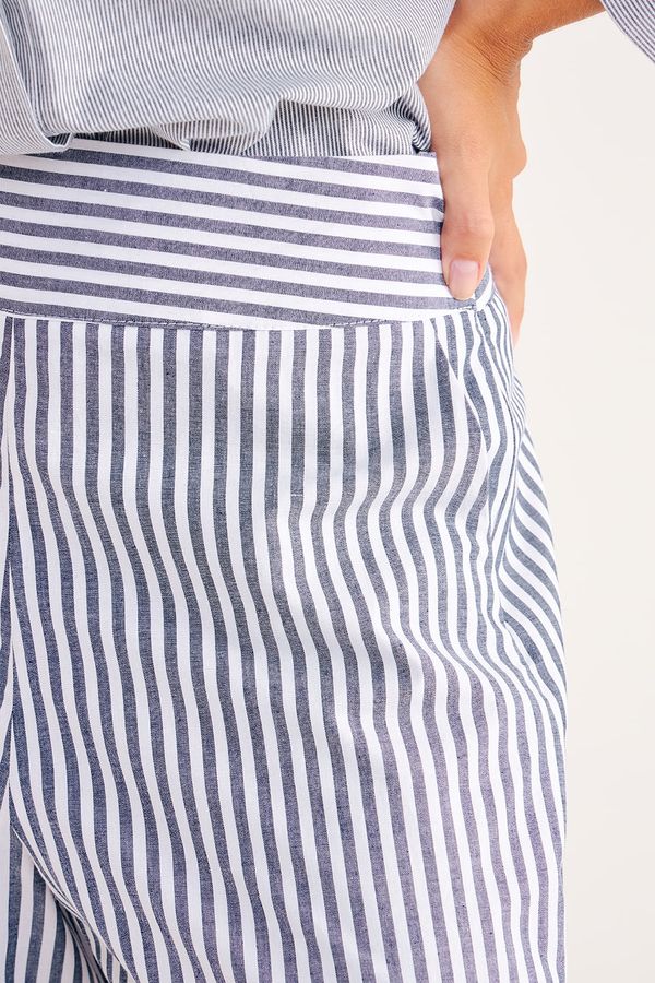 Calca-Pantalona-em-Tricoline-Listrada