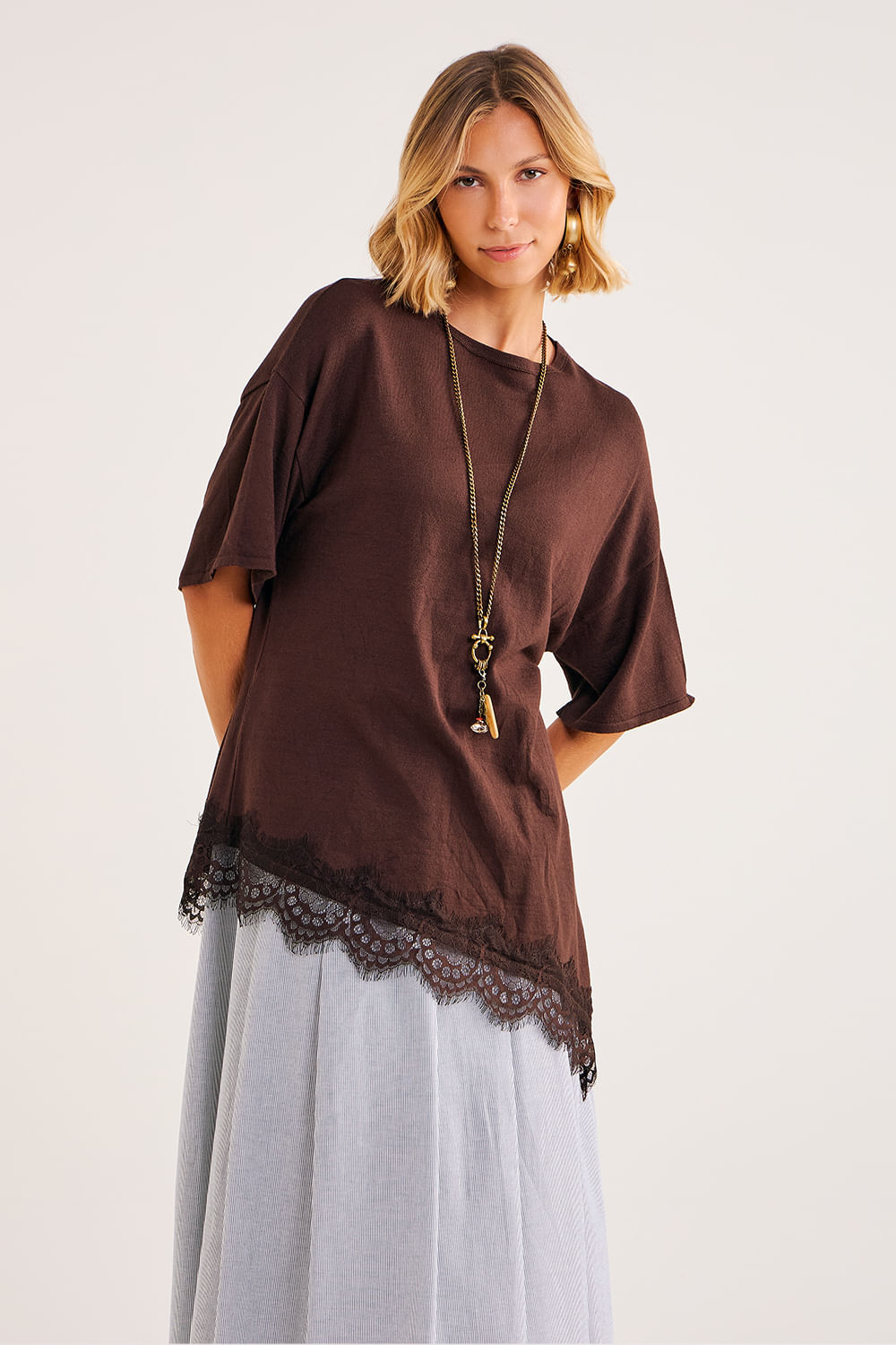 T-shirt-Barra-Assimetrica-com-Renda