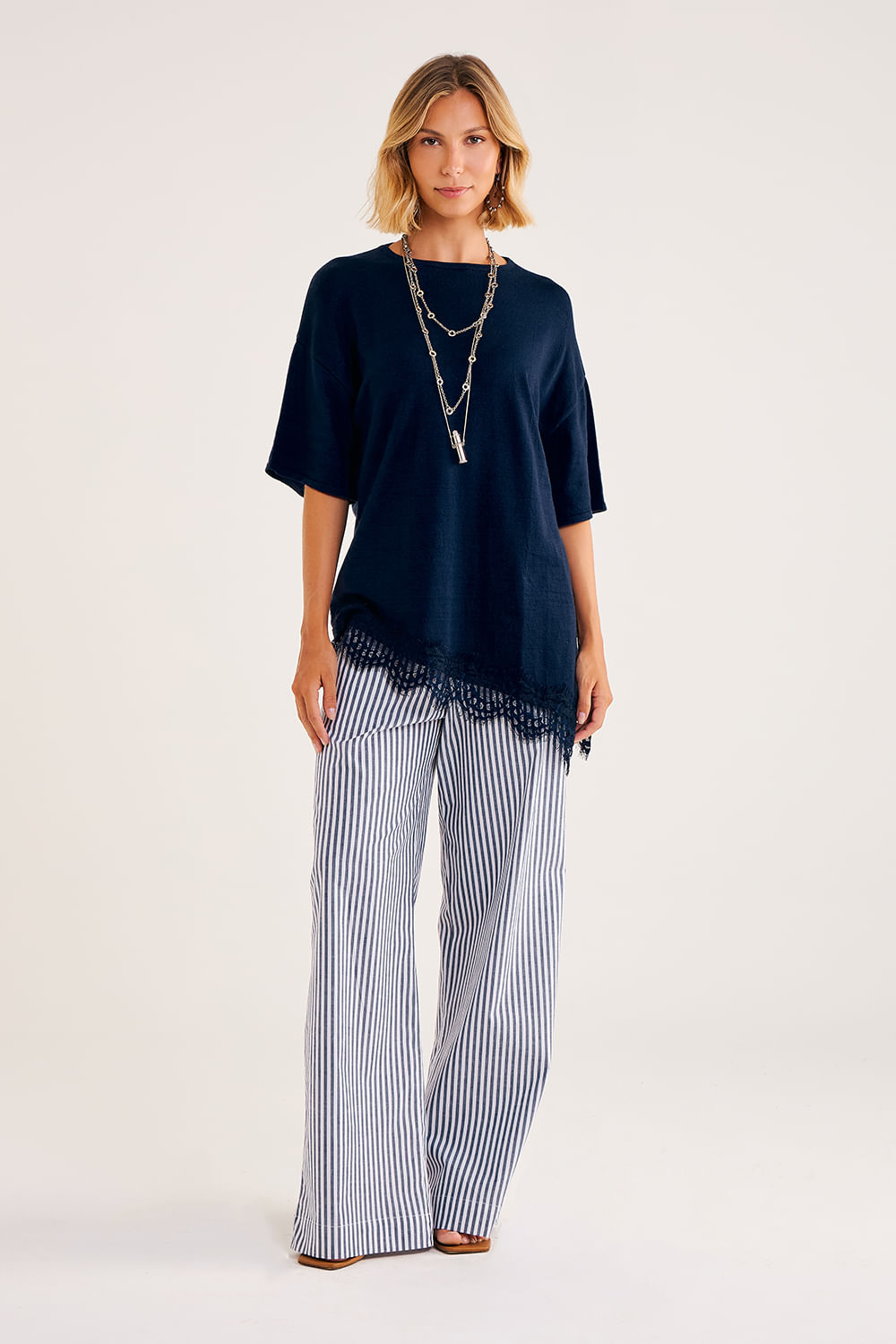 T-shirt-Barra-Assimetrica-com-Renda