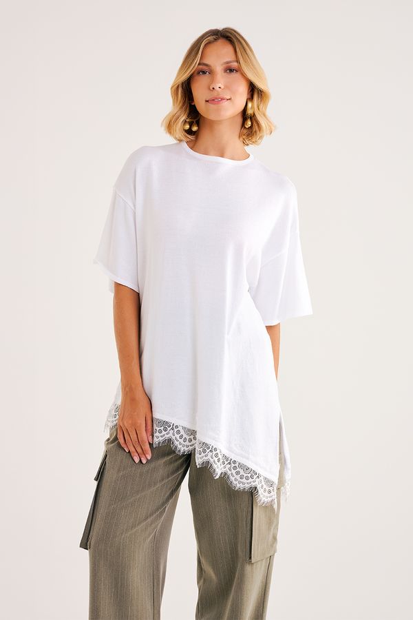 T-shirt-Barra-Assimetrica-com-Renda