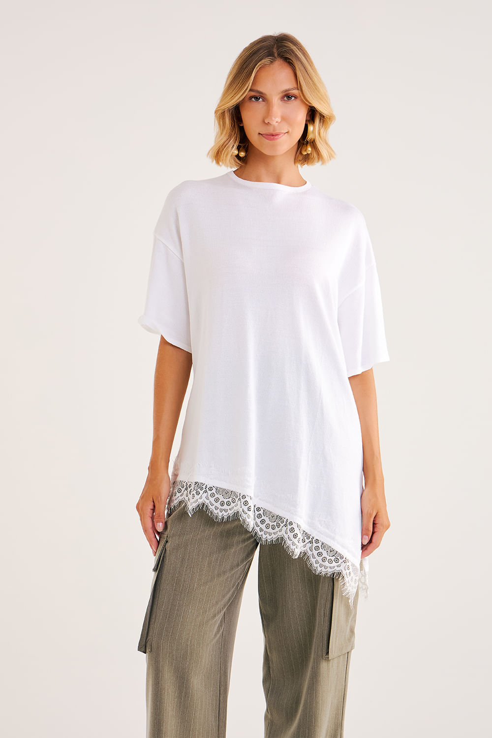 T-shirt-Barra-Assimetrica-com-Renda