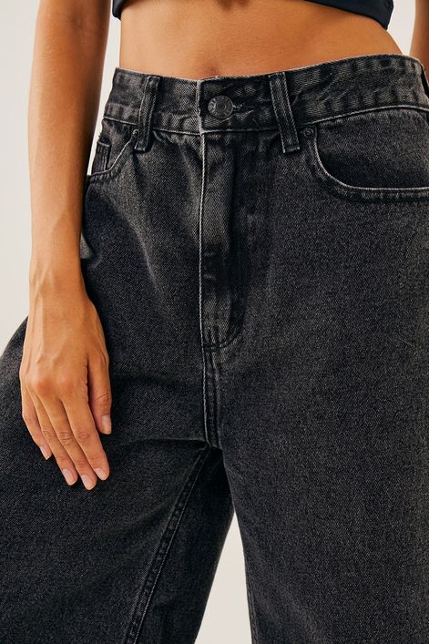 Bermuda-Jeans-em-Sarja-Modelagem-Ampla