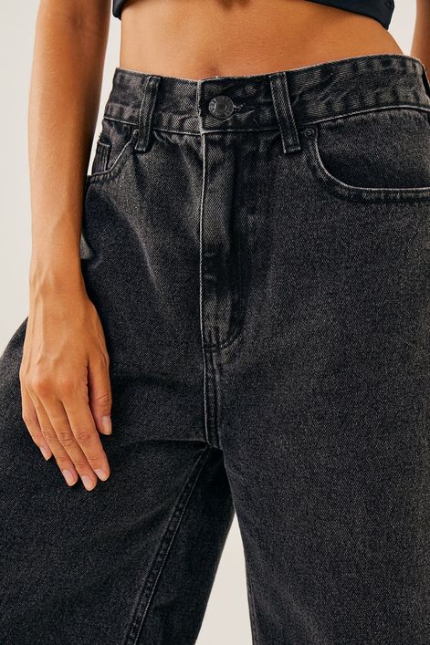 Bermuda-Jeans-em-Sarja-Modelagem-Ampla